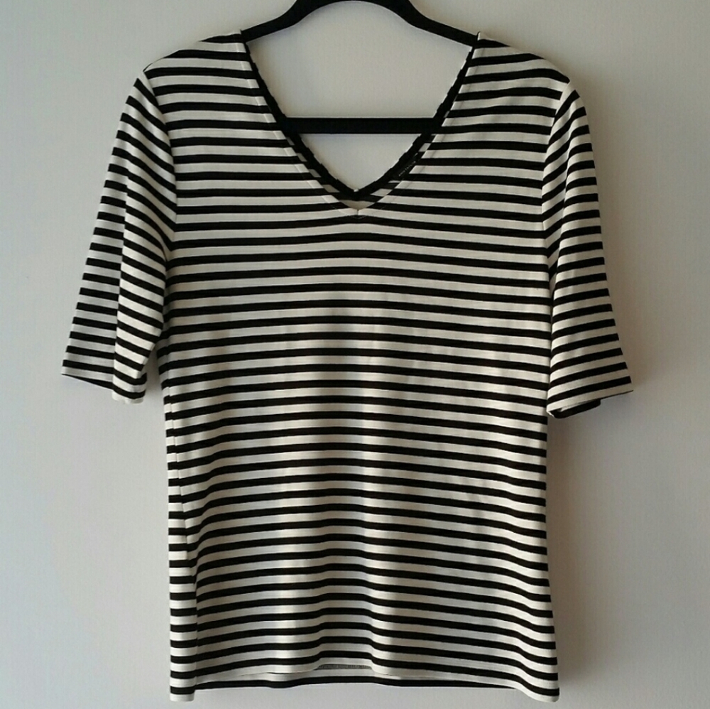 NWOT Ann Taylor Black and White Stripe Short Sleeve Top Size Medium